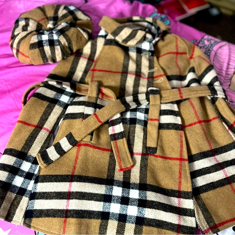 Burberry cape not authentic need buttons